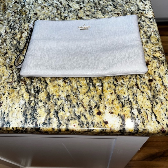 Kate Spade Large Pebbled Leather Envelope Wristlet 7X11 EUC - Picture 3 of 5